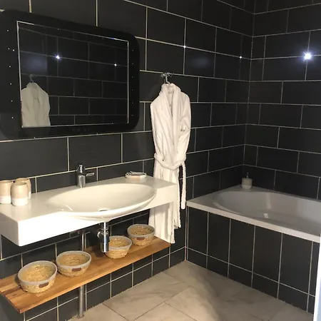 Cosyade Equipee D'un Parking Prive Gratuit 3* Bourbourg