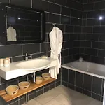 Cosyade Equipee D'un Parking Prive Gratuit Bourbourg