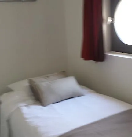 Aparthotel Cosyade Equipee D'un Parking Prive Gratuit Bourbourg