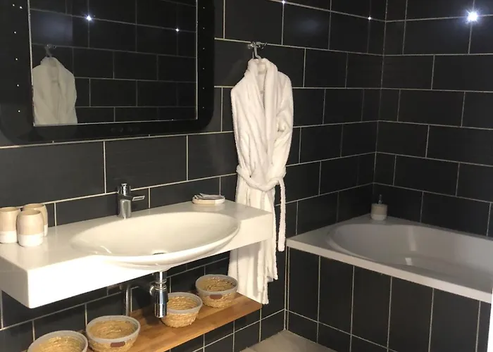 Cosyade Equipee D'un Parking Prive Gratuit 3* Bourbourg